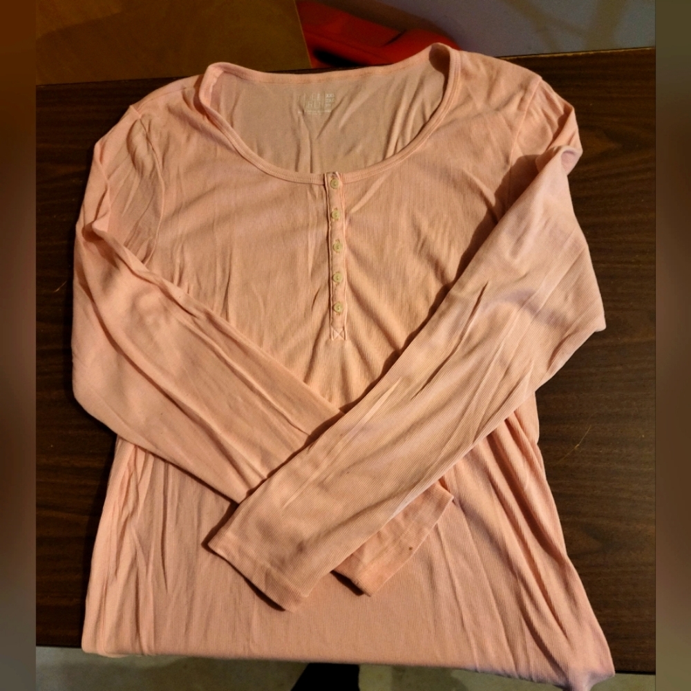 Women's long sleeve shirt, XXL, peach 🍑 color, stretchy, excellent condition
